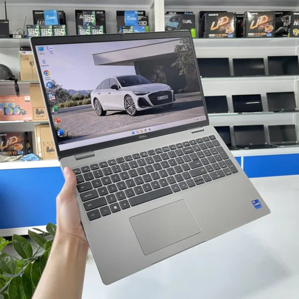 Dell Latitude 5530-4