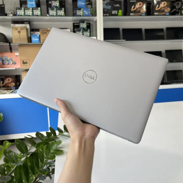 Dell Latitude 5530-5