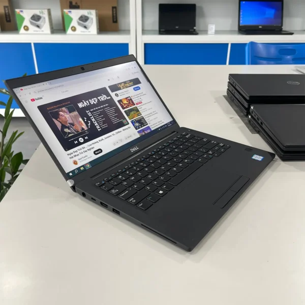Dell Latitude 7390-2